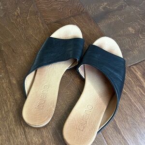 Bueno Black and Tan Crossover Sandals